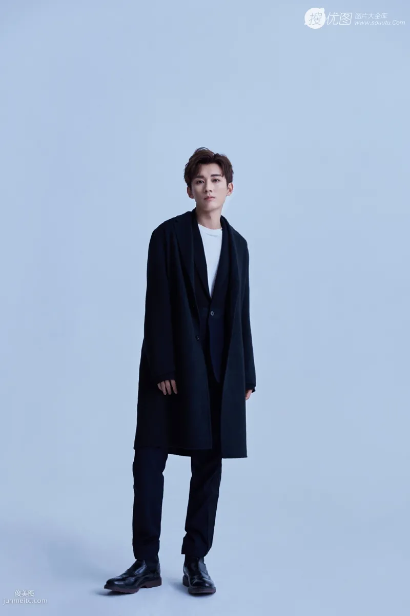 Liu Xueyi Wearing Blue Coat Handsome Photo Set Pictures photo 3