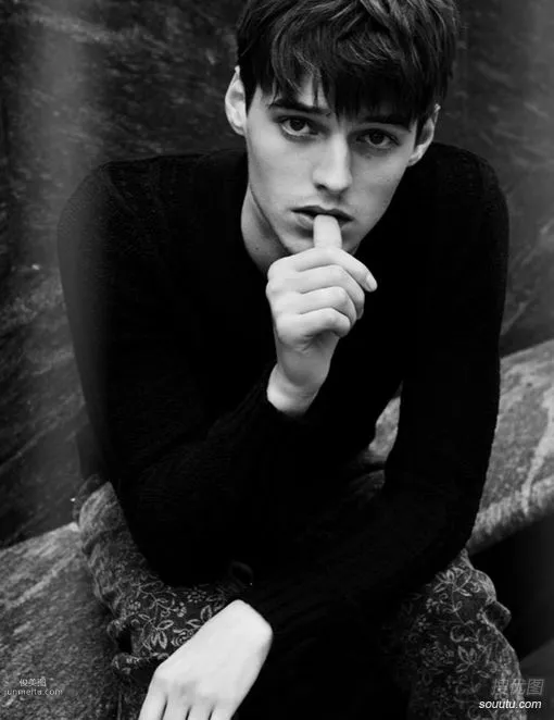 British Handsome Guy Luobi Weiqi Sunny Temperament Photos photo 4