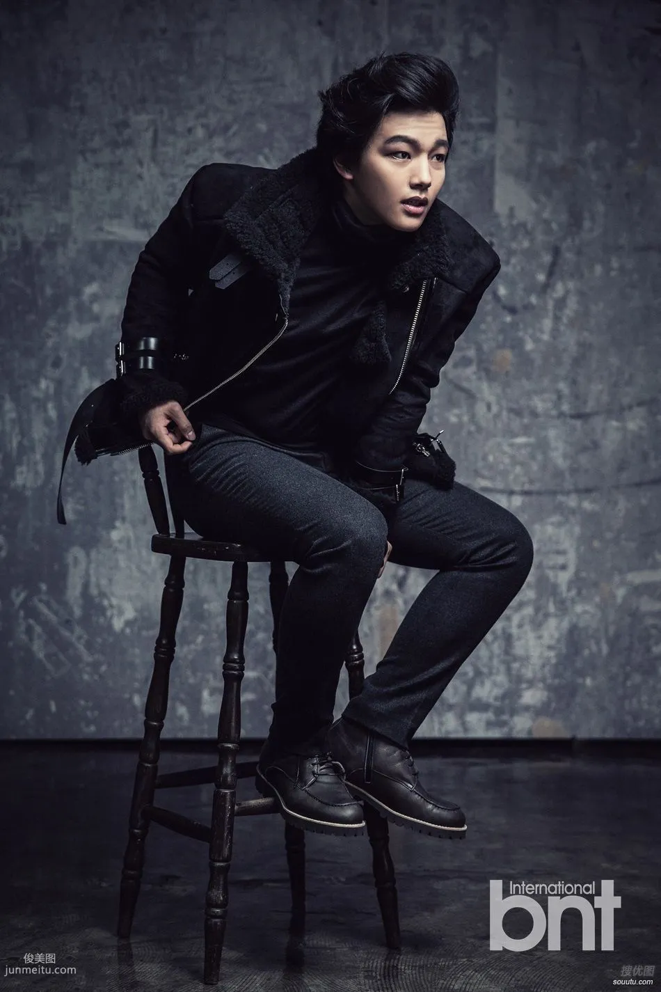 Lv Zhenjiu Black Coat High-Definition Fashion Handsome Photo Set photo 6