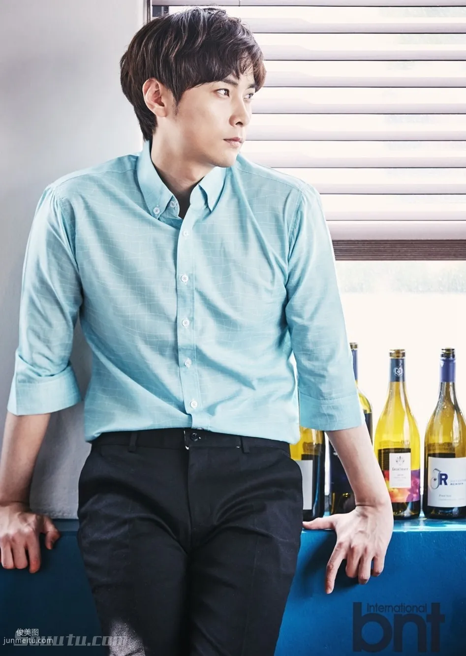 Min Jingxun Casual and Free Home Photo Set, Fully Showing Steady and Intellectual Mature Man Essence photo 2
