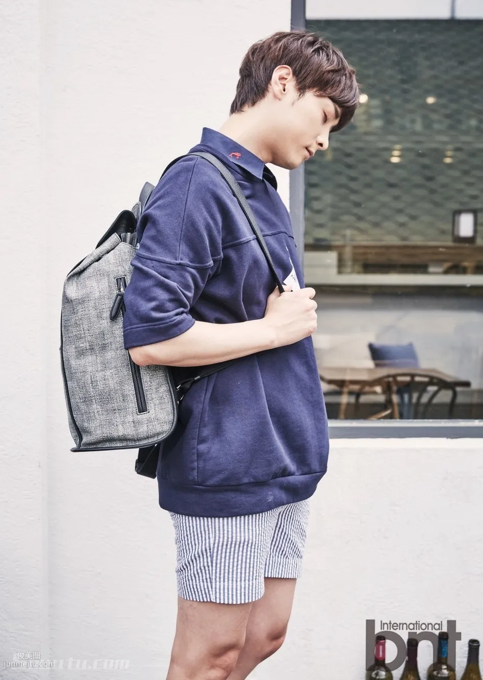 Min Jingxun Casual and Free Home Photo Set, Fully Showing Steady and Intellectual Mature Man Essence photo 8
