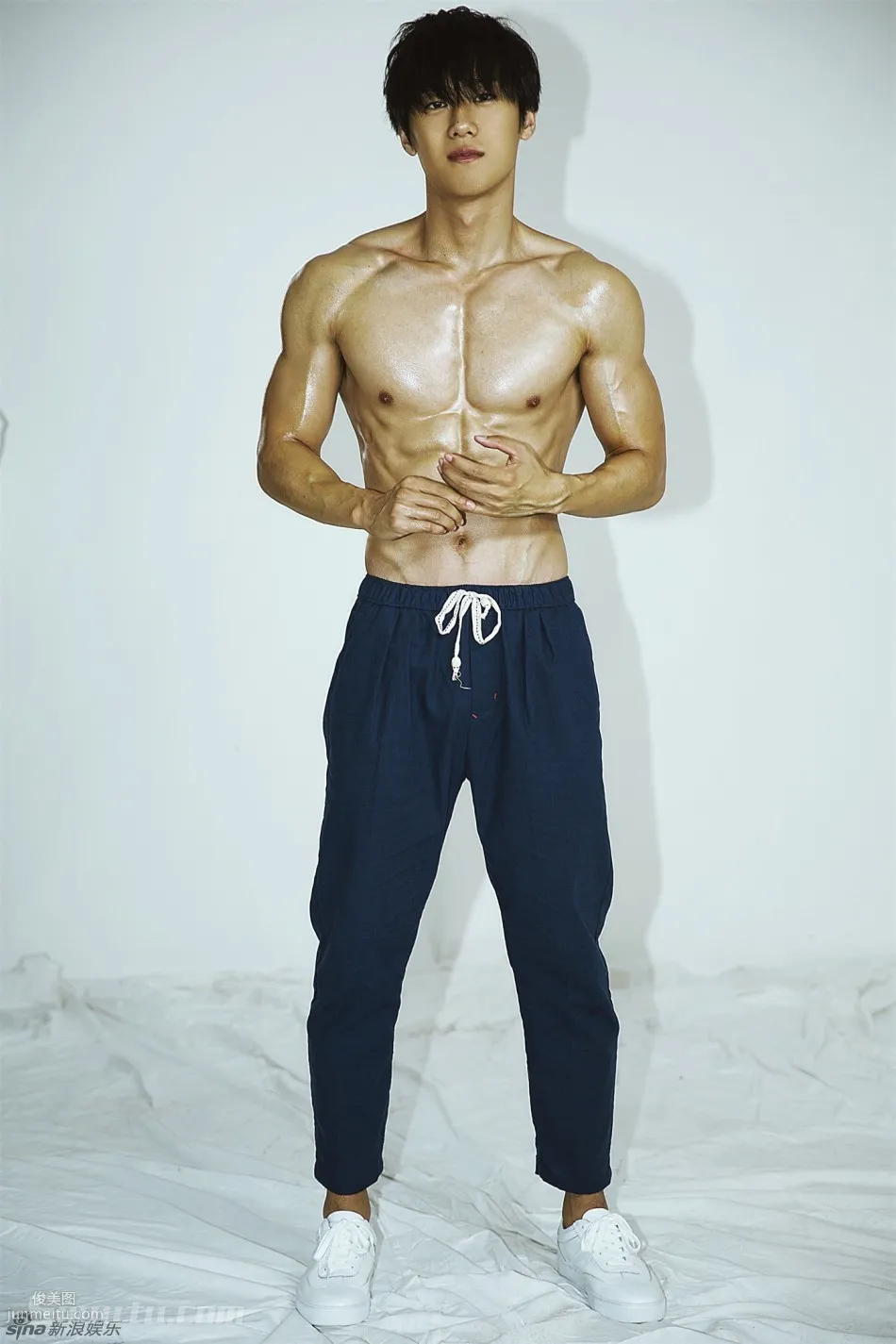 Post-90s Handsome Young Actor Zhu Jiaqi Sports Feature, Showing Off Perfect Muscle Lines photo 5