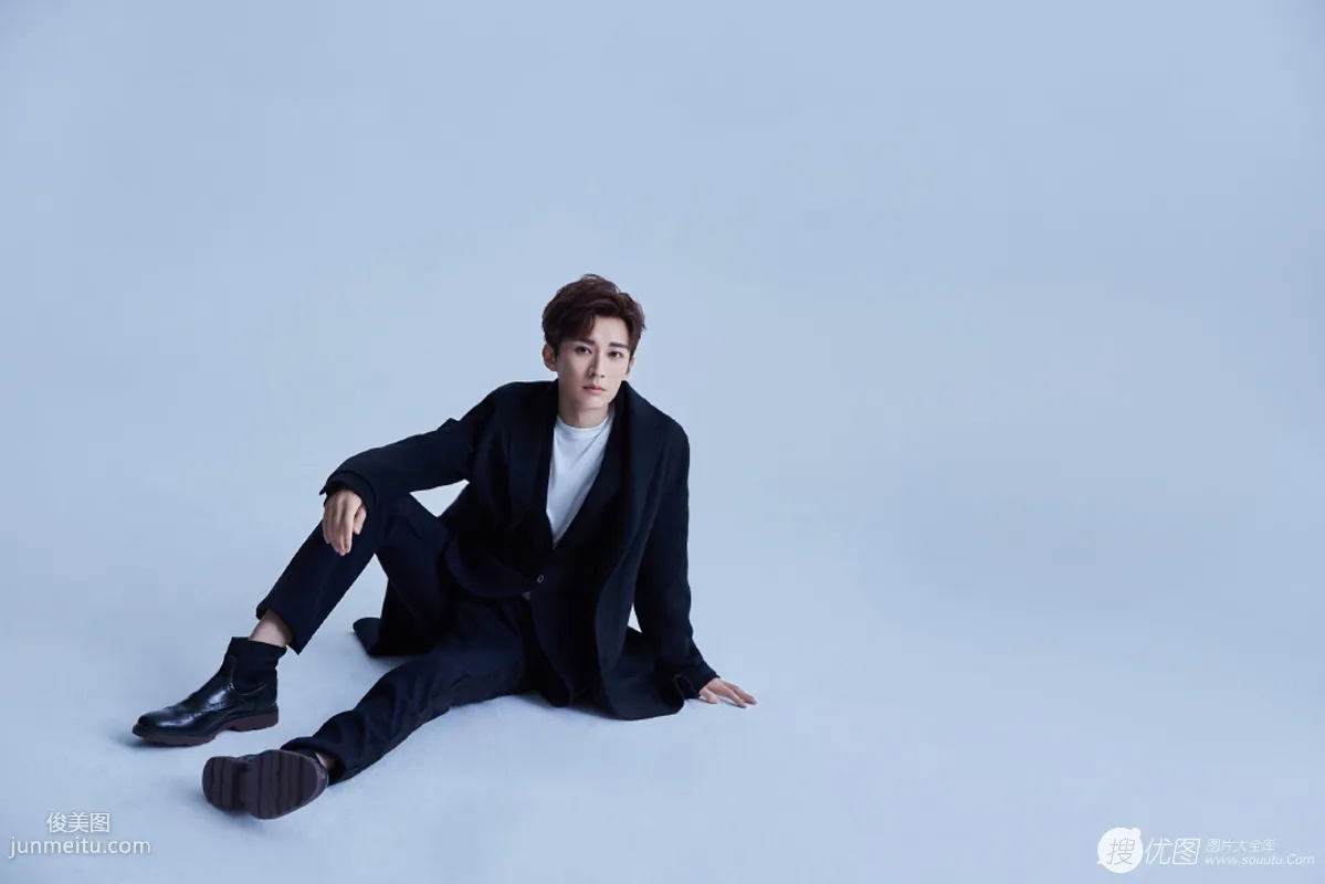 Liu Xueyi Wearing Blue Coat Handsome Photo Set Pictures photo 4