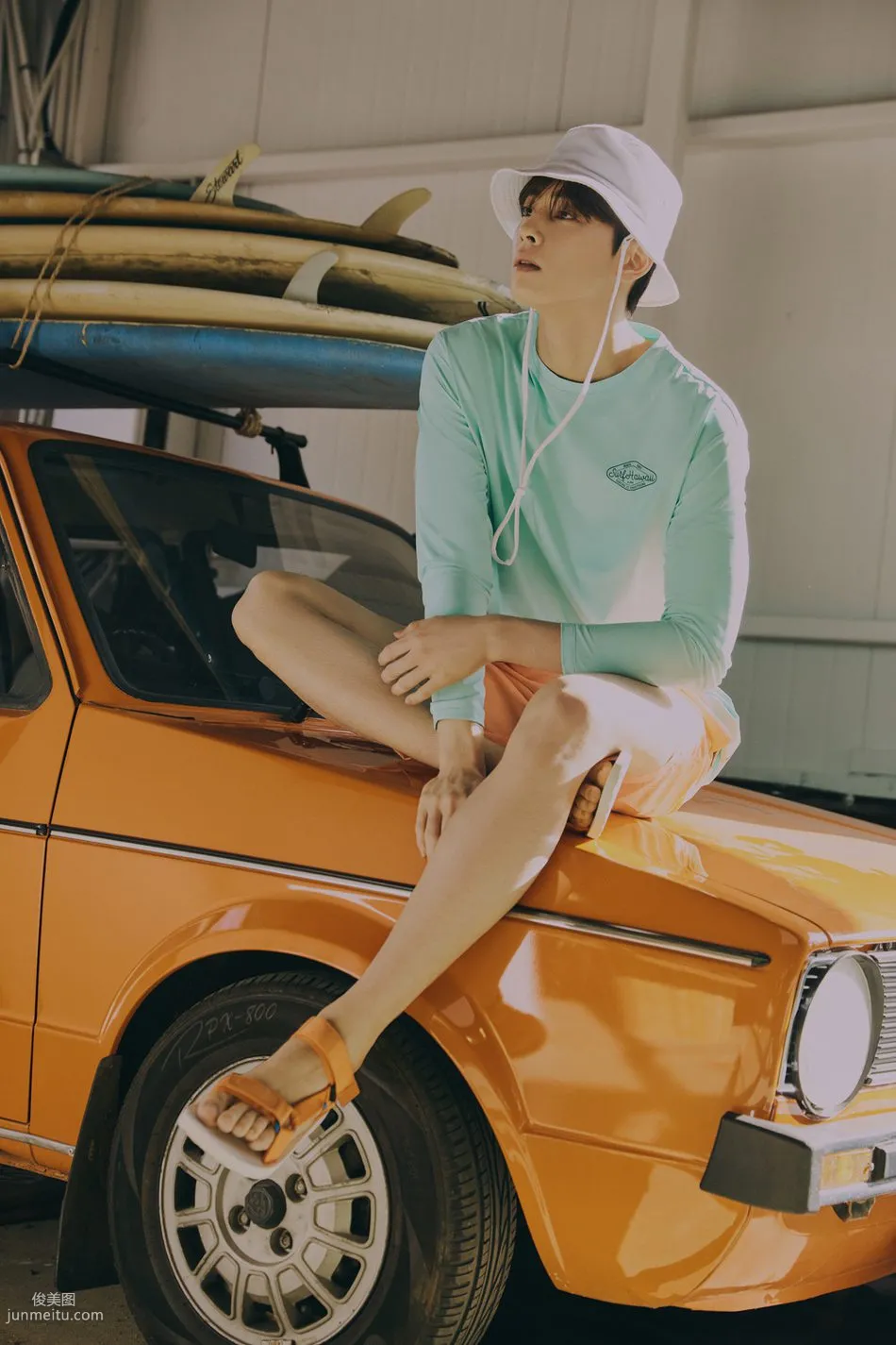 Cha Eun-woo Casual Outfit Handsome Street Snap Photo Set Pictures photo 3