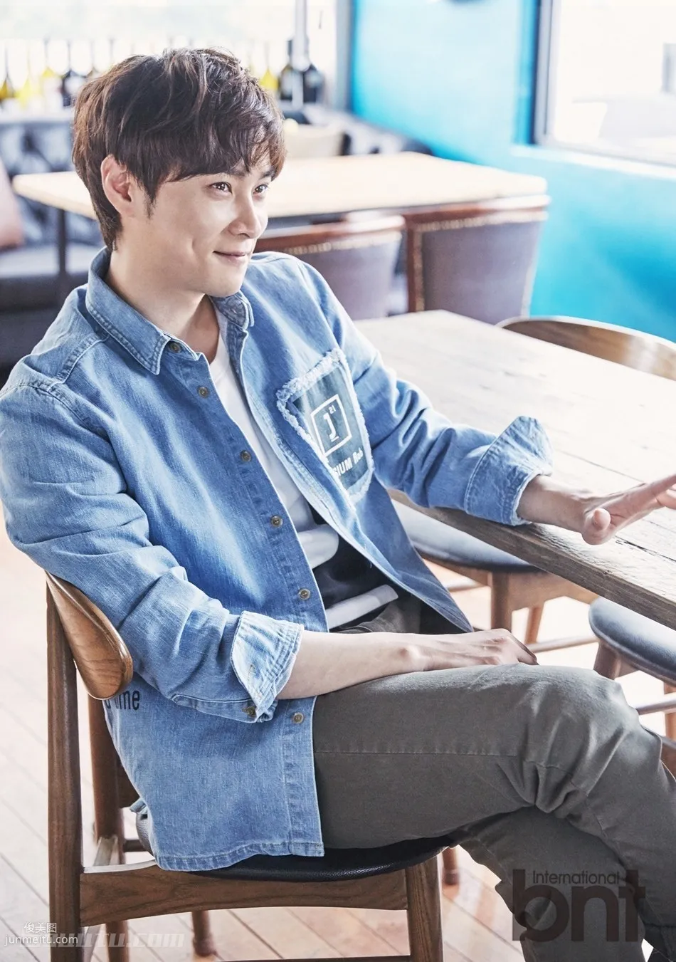 Min Jingxun Casual and Free Home Photo Set, Fully Showing Steady and Intellectual Mature Man Essence photo 6