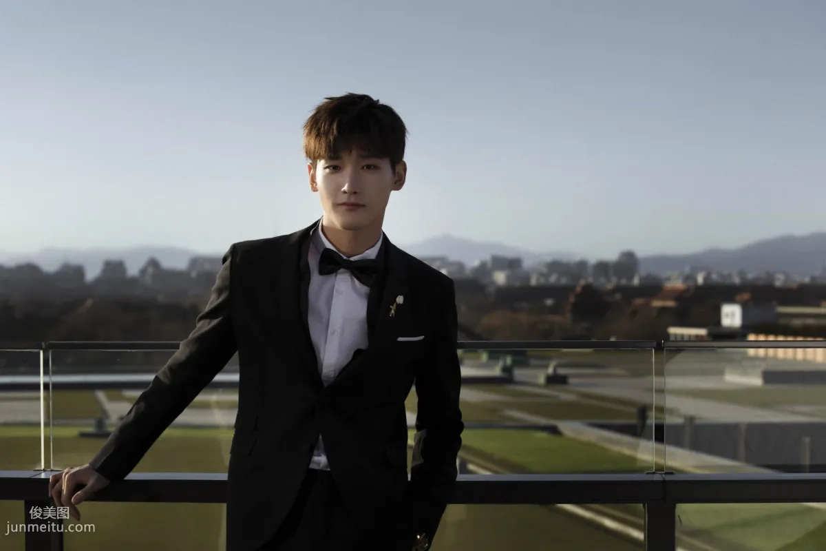 Xing Zhaolin Super Handsome Black Suit Building Rooftop Gentleman Photos photo 5