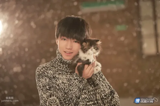 陽光小帥哥TFBOYS清新唯美在雪中寫真