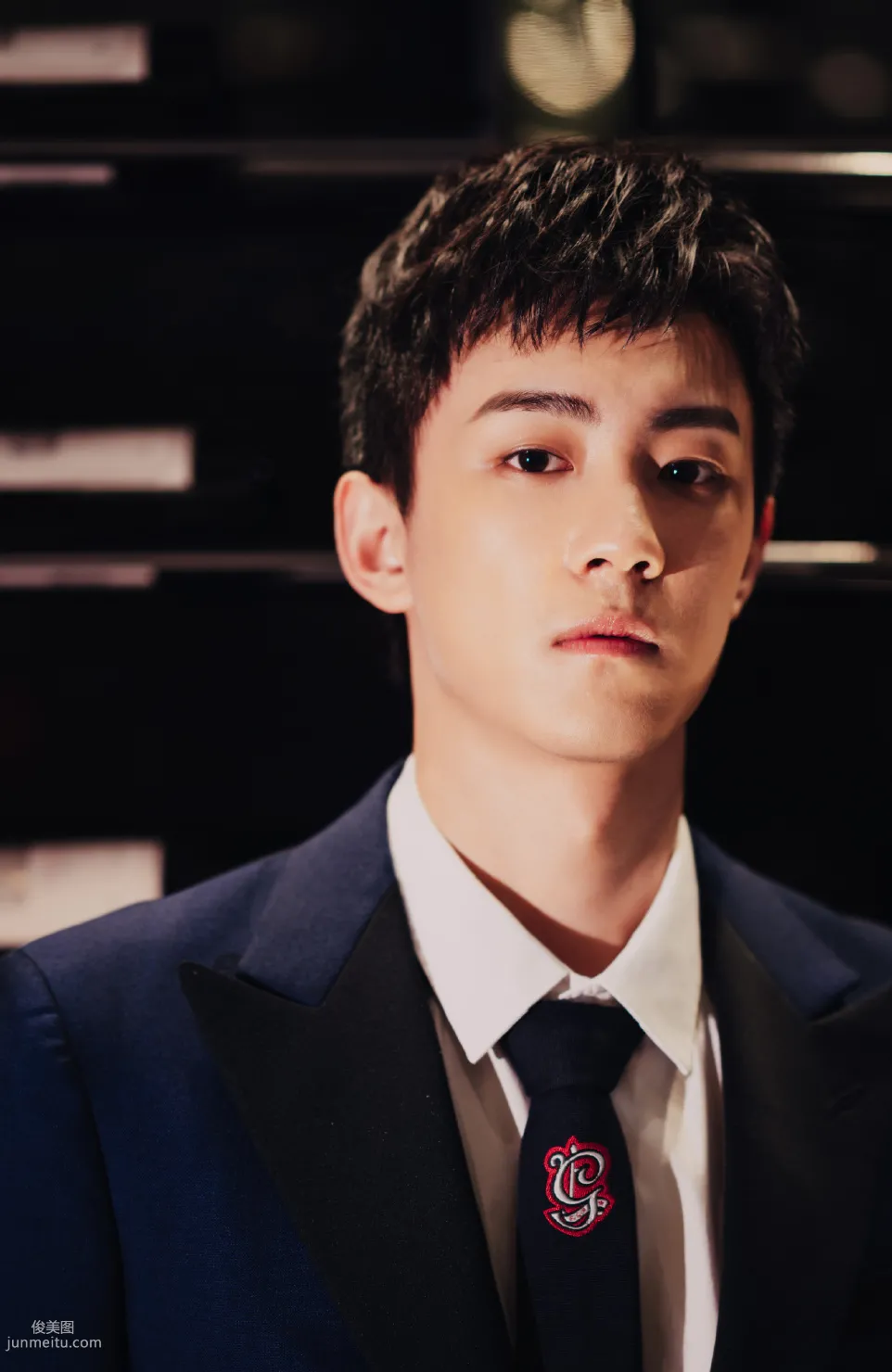 Suit Handsome Guy Yan Zidong Photos photo 2
