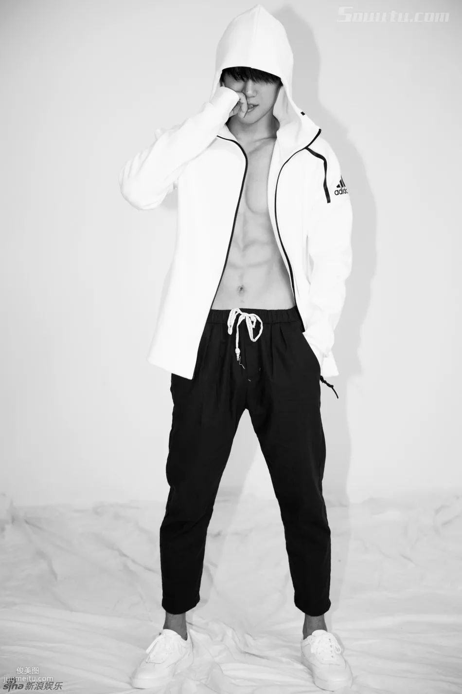 Post-90s Handsome Young Actor Zhu Jiaqi Sports Feature, Showing Off Perfect Muscle Lines photo 6
