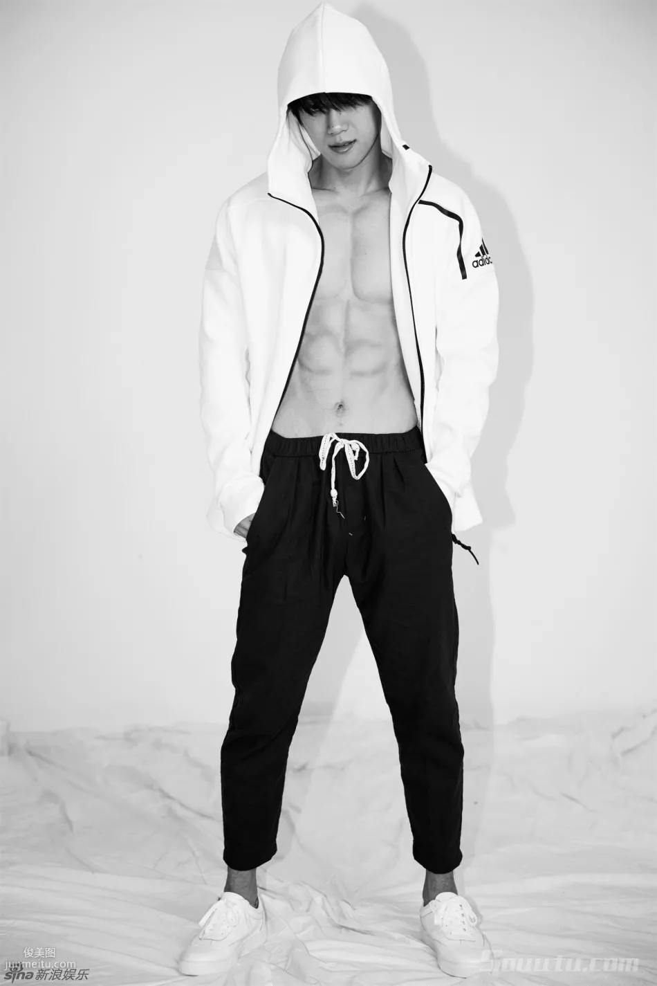 Post-90s Handsome Young Actor Zhu Jiaqi Sports Feature, Showing Off Perfect Muscle Lines photo 4