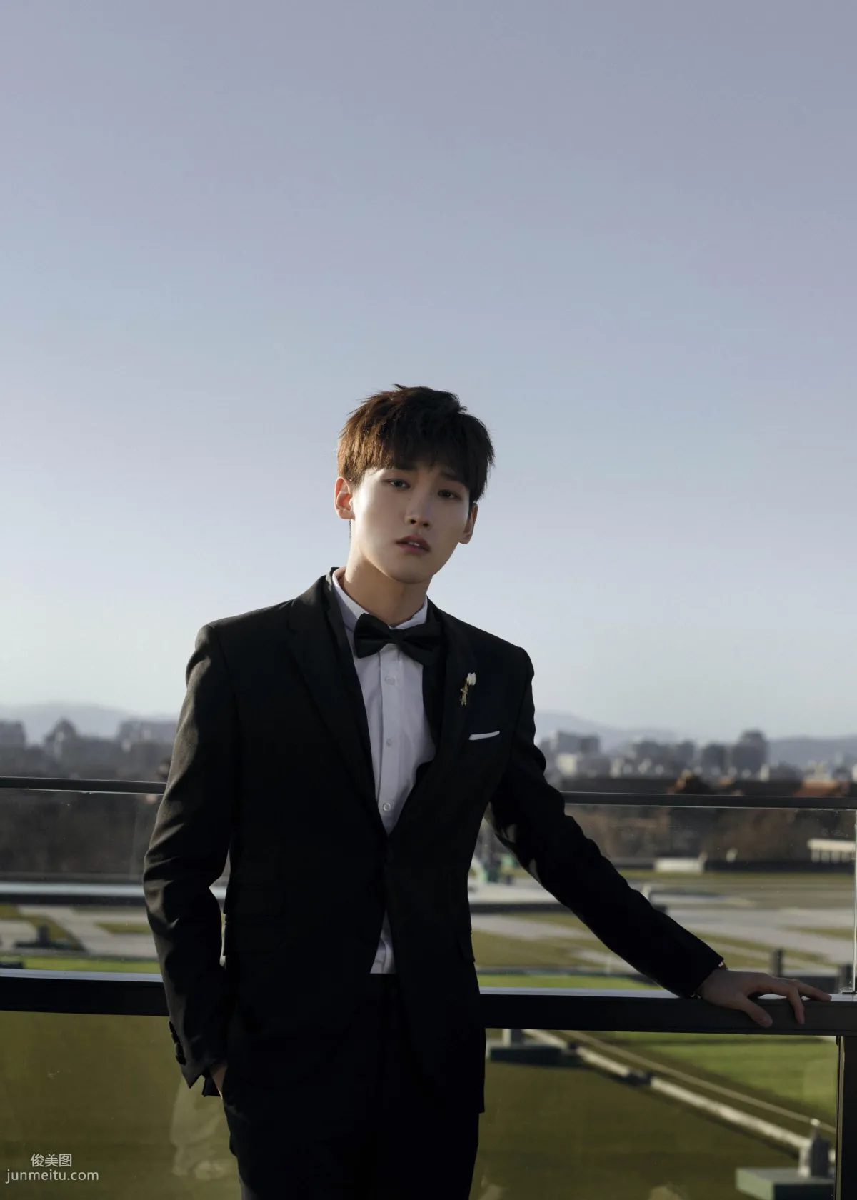 Xing Zhaolin Super Handsome Black Suit Building Rooftop Gentleman Photos photo 6