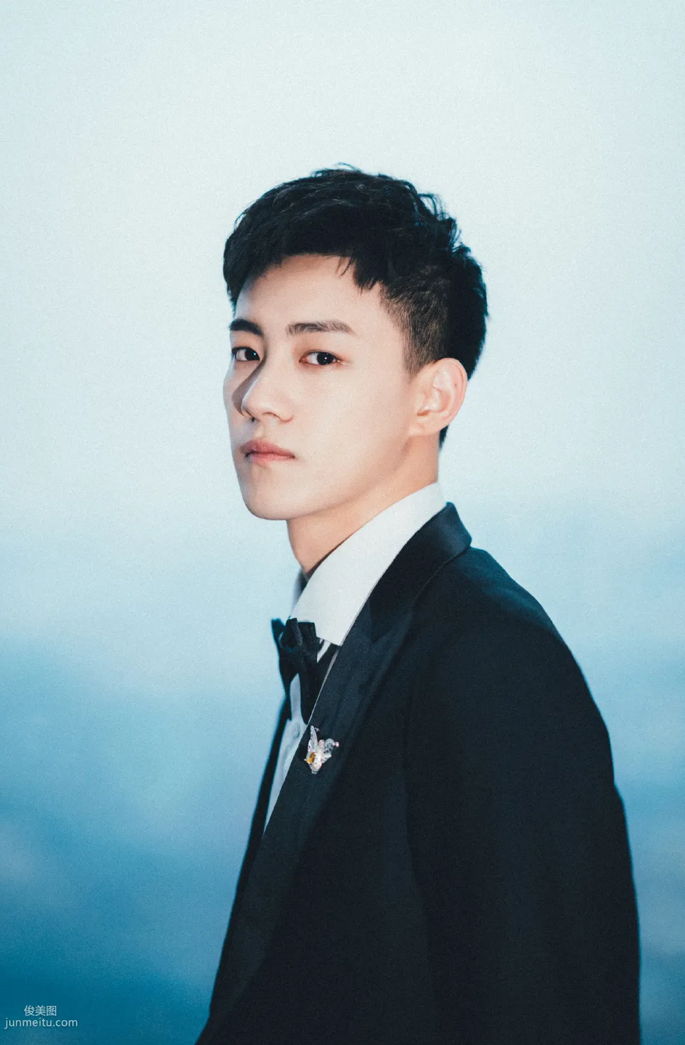 Suit Handsome Guy Yan Zidong Photos photo 3