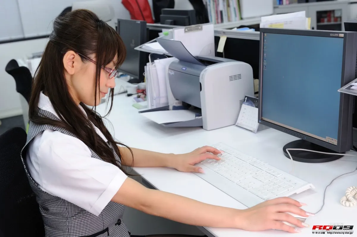 [RQ-STAR] NO.00248 Saki Kouzai 香西咲 Office Lady 寫真集 7
