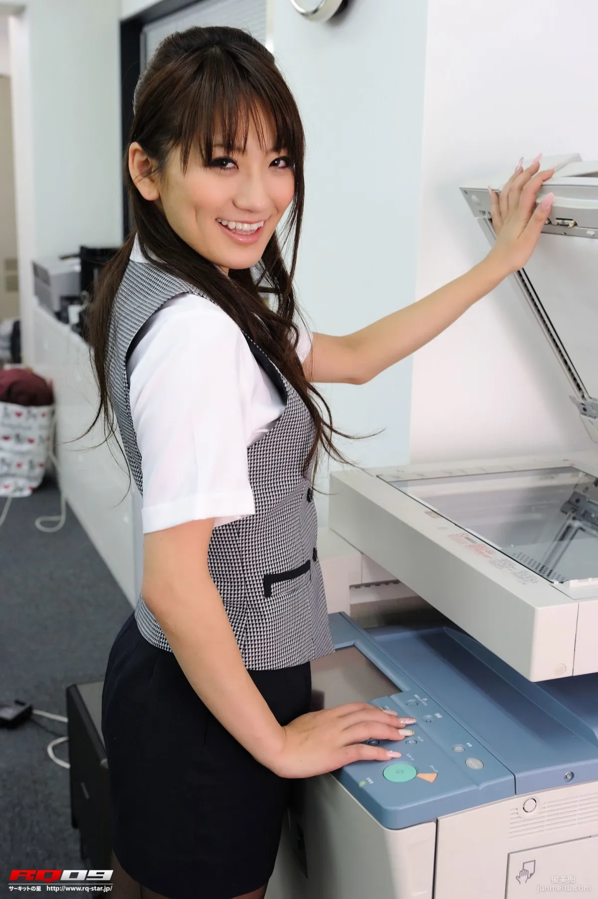 [RQ-STAR] NO.00248 Saki Kouzai 香西咲 Office Lady 寫真集 52