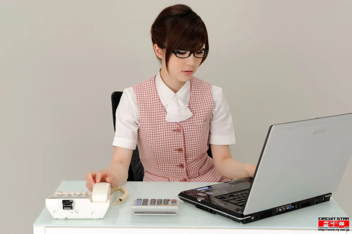 [RQ-STAR] NO.00365 荒木よし穂 Office Lady 辦公室女郎 寫真集 57