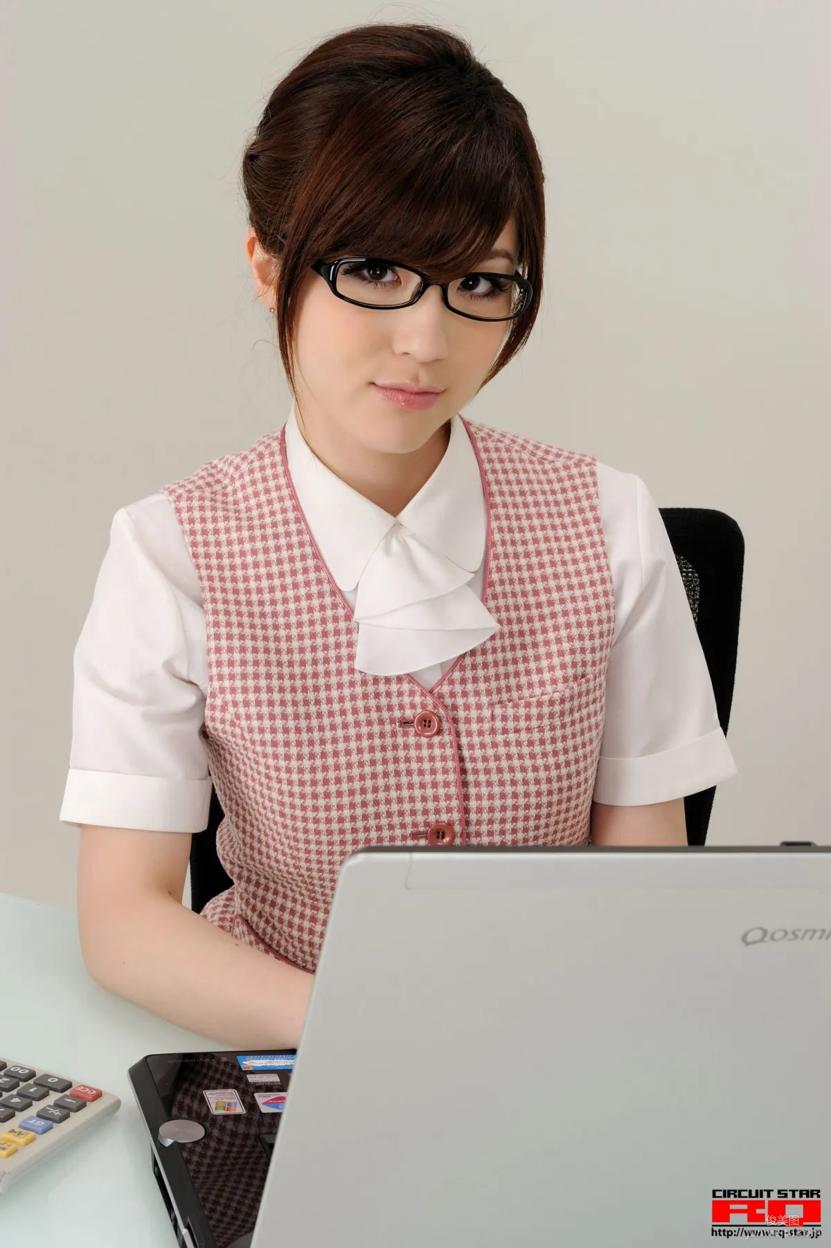 [RQ-STAR] NO.00365 荒木よし穂 Office Lady 辦公室女郎 寫真集 43