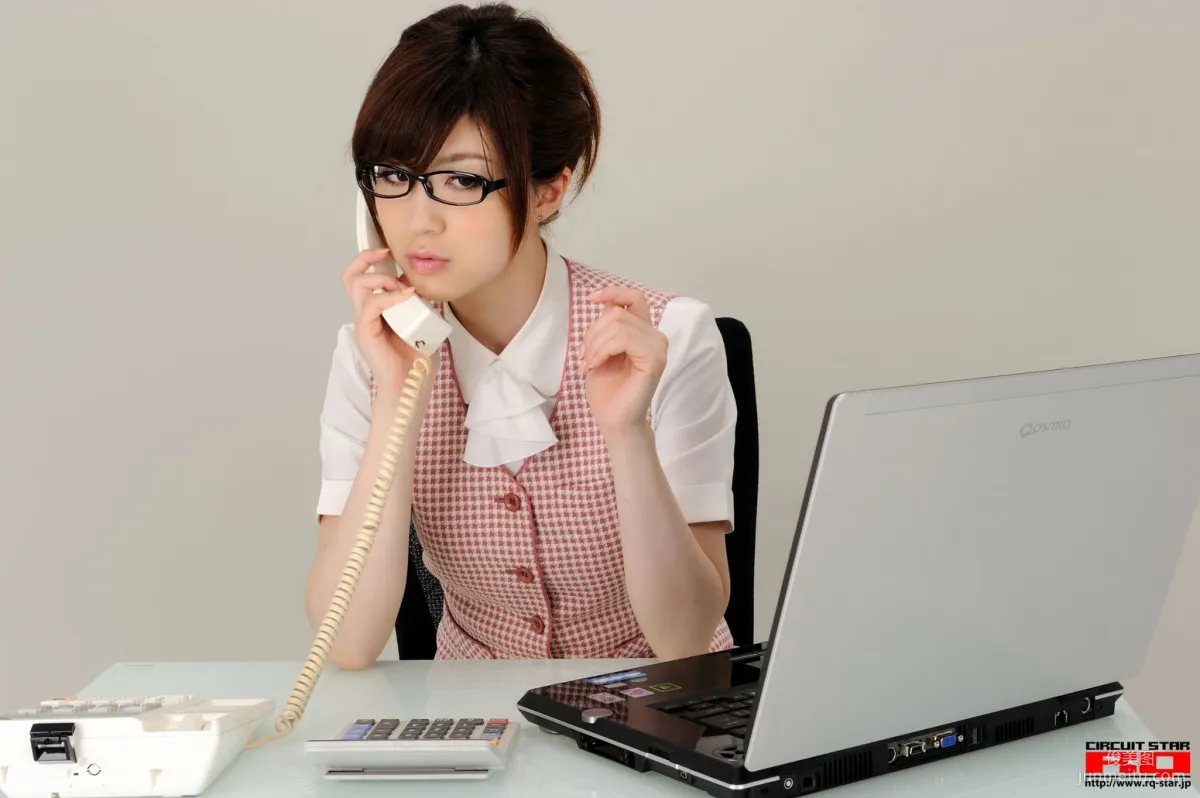 [RQ-STAR] NO.00365 荒木よし穂 Office Lady 辦公室女郎 寫真集 55