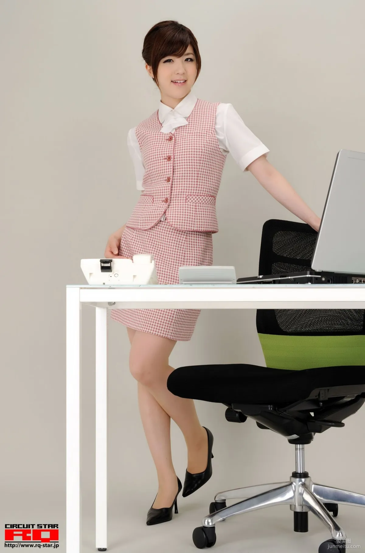 [RQ-STAR] NO.00365 荒木よし穂 Office Lady 辦公室女郎 寫真集 33