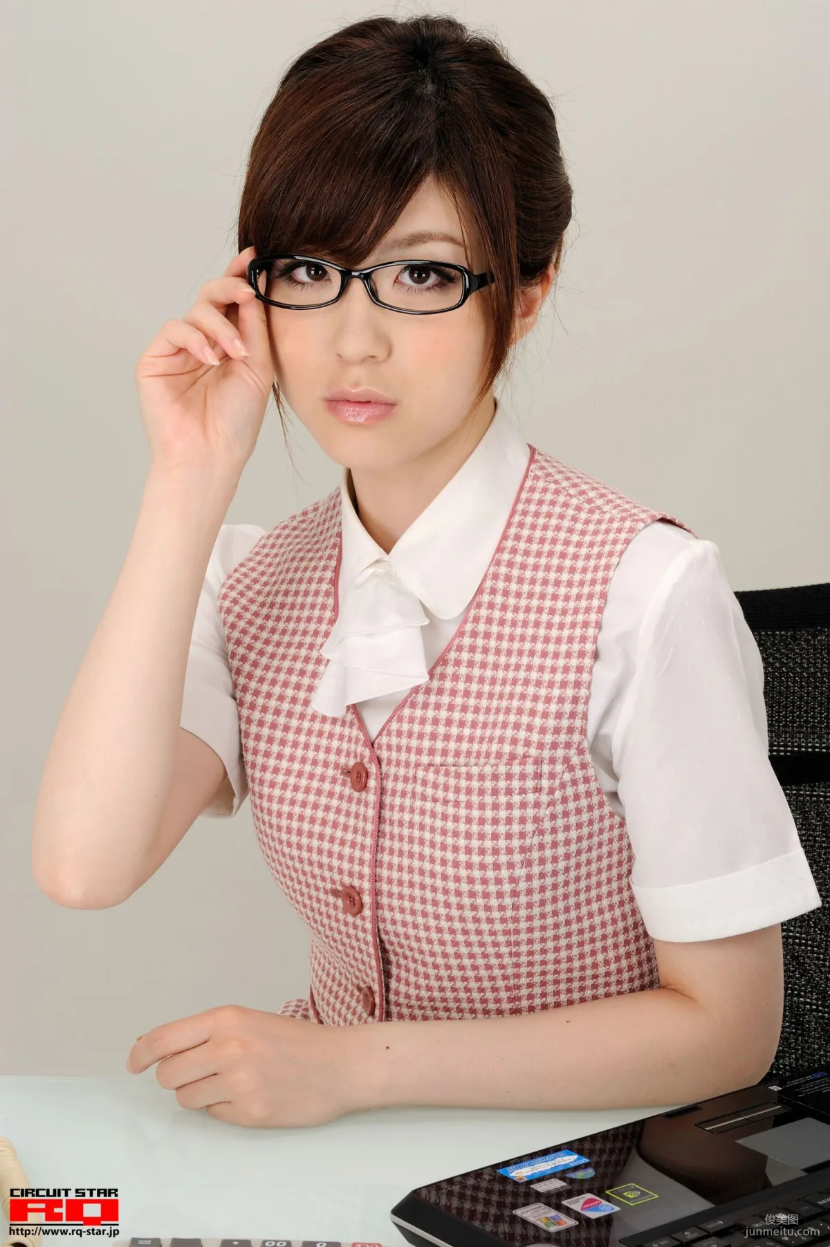 [RQ-STAR] NO.00365 荒木よし穂 Office Lady 辦公室女郎 寫真集 38