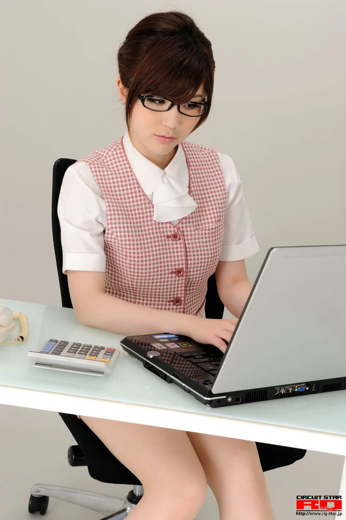 [RQ-STAR] NO.00365 荒木よし穂 Office Lady 辦公室女郎 寫真集 42