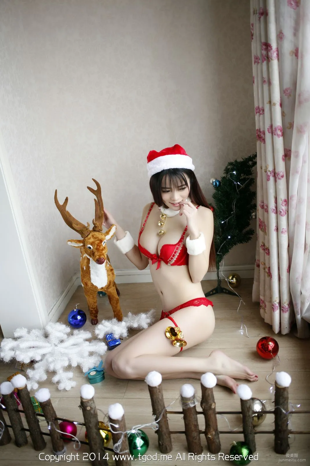 Most Beautiful School Beauty Kong Yihong, Explosively Beautiful Christmas Girl [TGOD] Photo Set photo 11