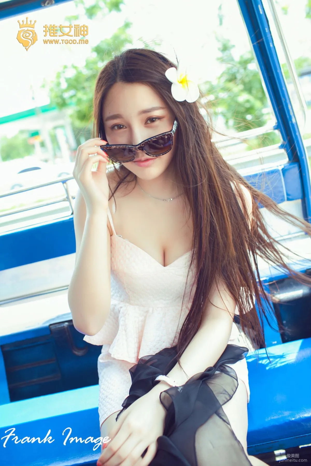 Liu Yining: TGOD photo 2