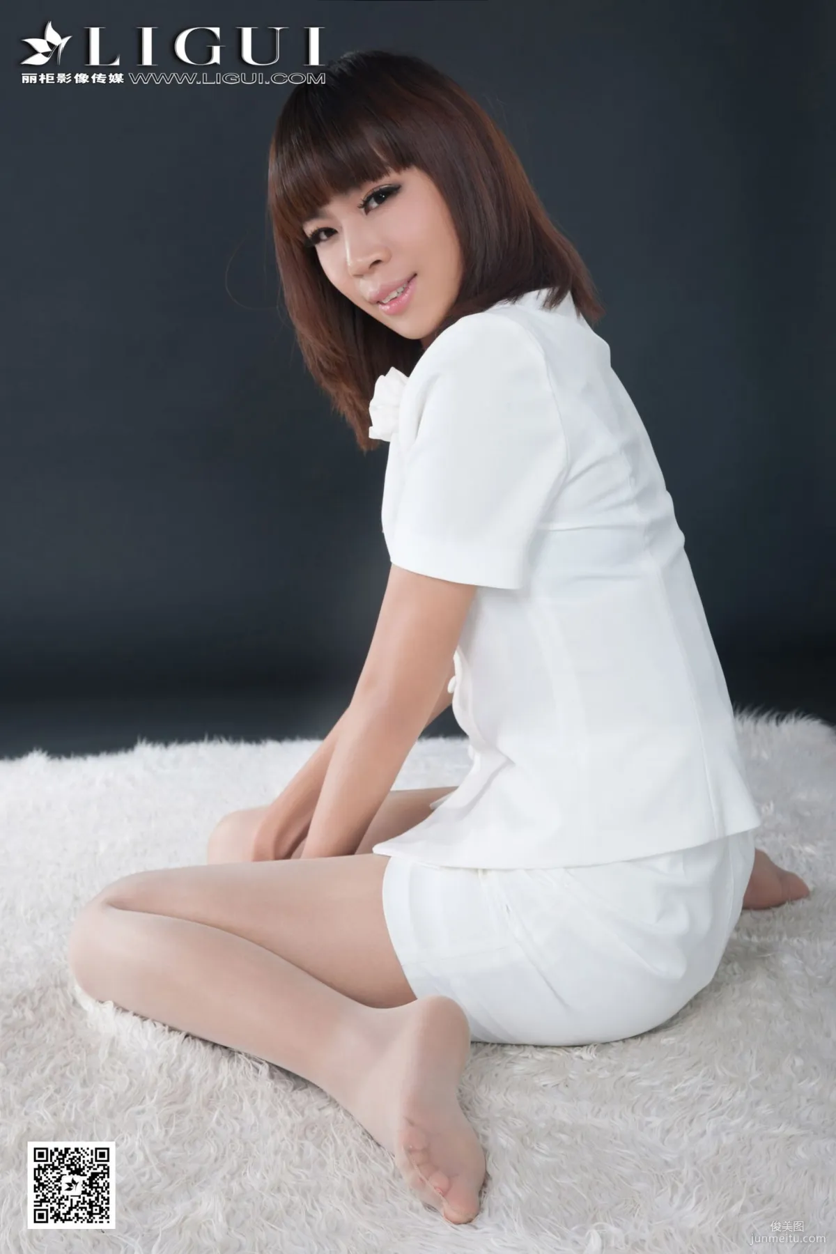 Model Tian Tian, Workwear Meat Stockings Silk Feet Complete Upper and Lower Collection [LiGui] Beautiful Legs and Jade Feet Photo Pictures photo 38
