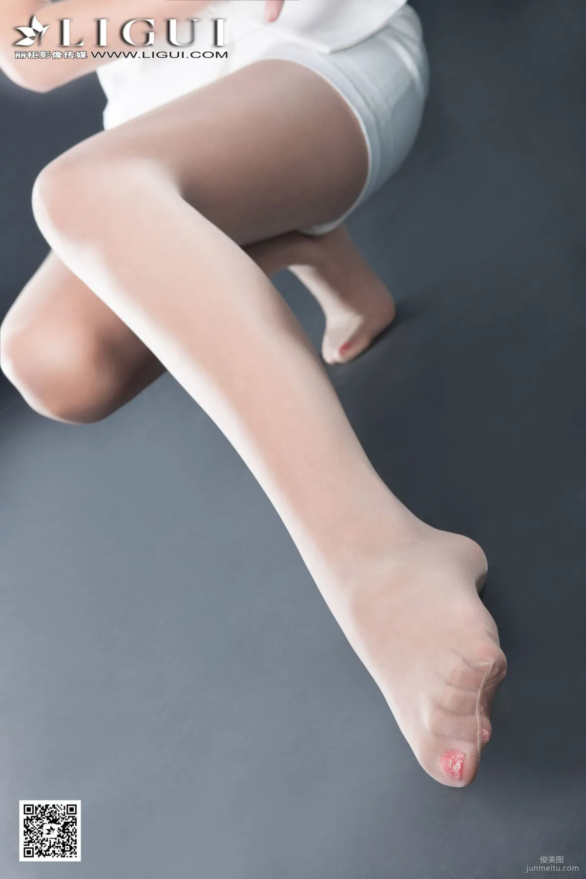 Model Tian Tian, Workwear Meat Stockings Silk Feet Complete Upper and Lower Collection [LiGui] Beautiful Legs and Jade Feet Photo Pictures photo 16