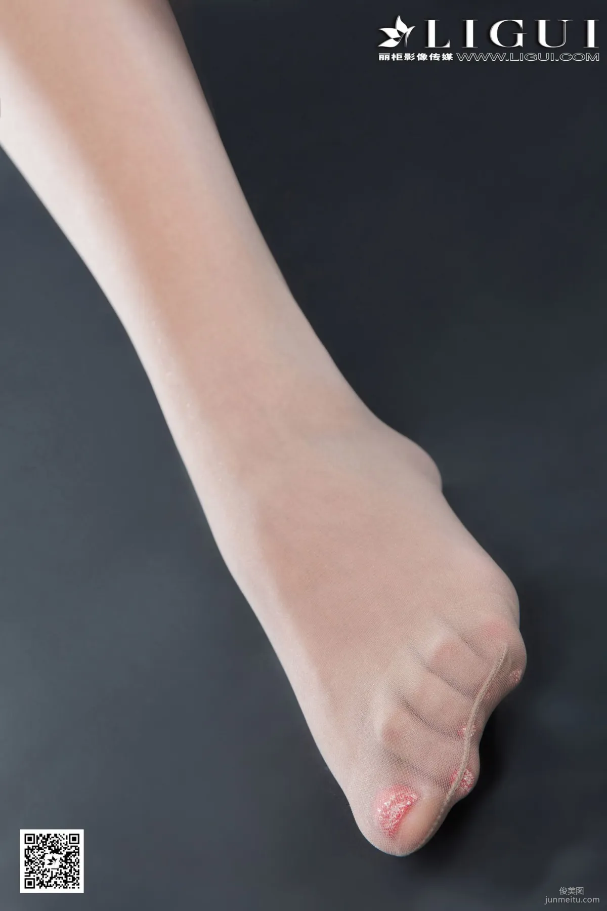 Model Tian Tian, Workwear Meat Stockings Silk Feet Complete Upper and Lower Collection [LiGui] Beautiful Legs and Jade Feet Photo Pictures photo 18