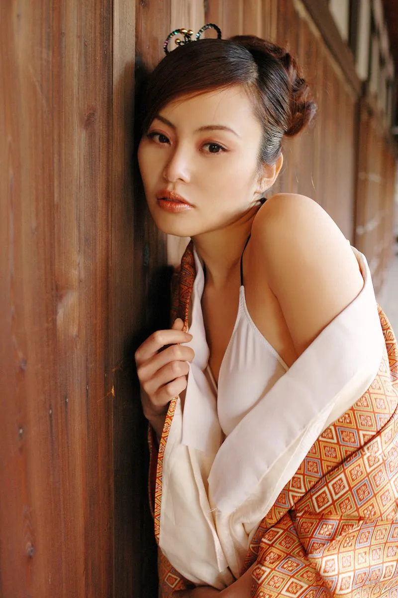 Manami Morooka: For-side glossy photo 12