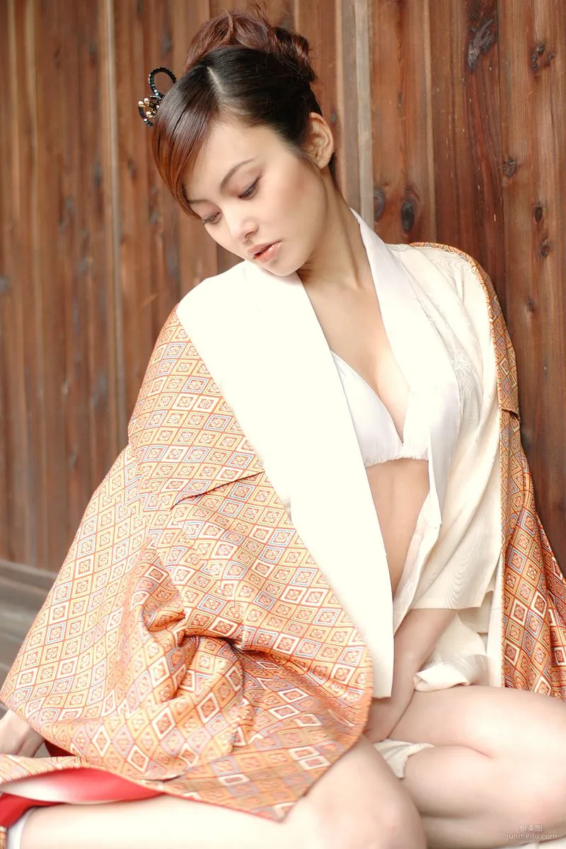 Manami Morooka: For-side glossy photo 17