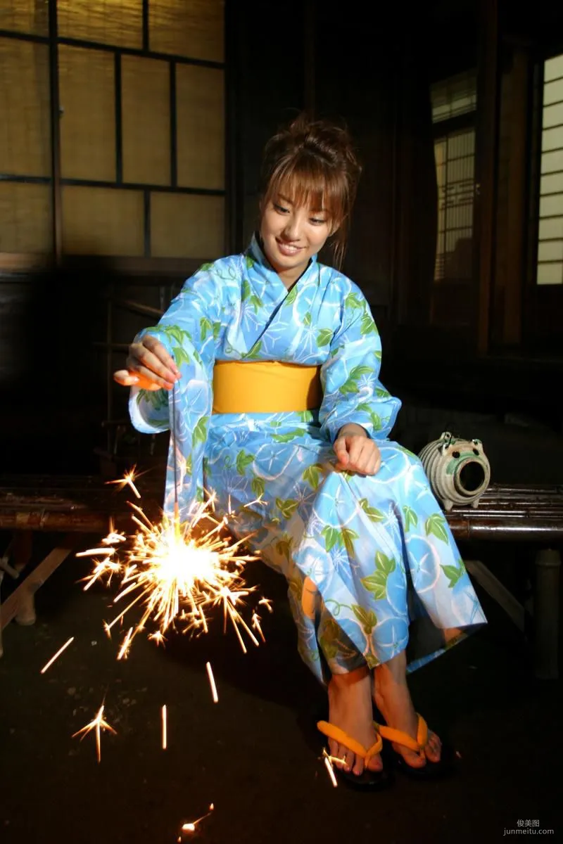 Azusa Yamamoto: For-side photo 29