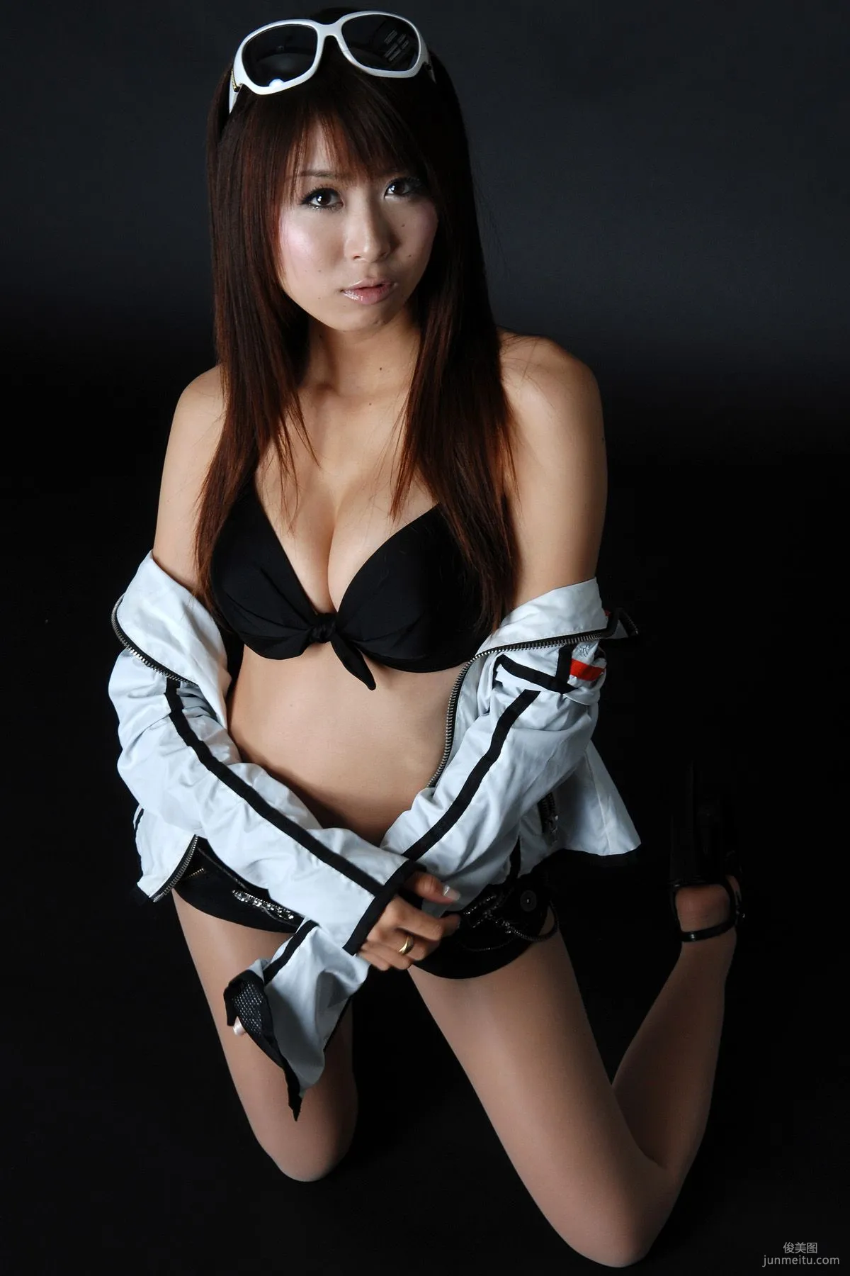 [BWH] HRQ0093 Saori Agatsuma, Race Queen Outfit and Sexy High-Cut Photo Set photo 29