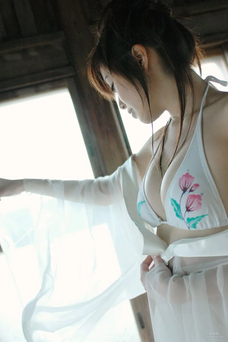 Manami Morooka: For-side glossy photo 26