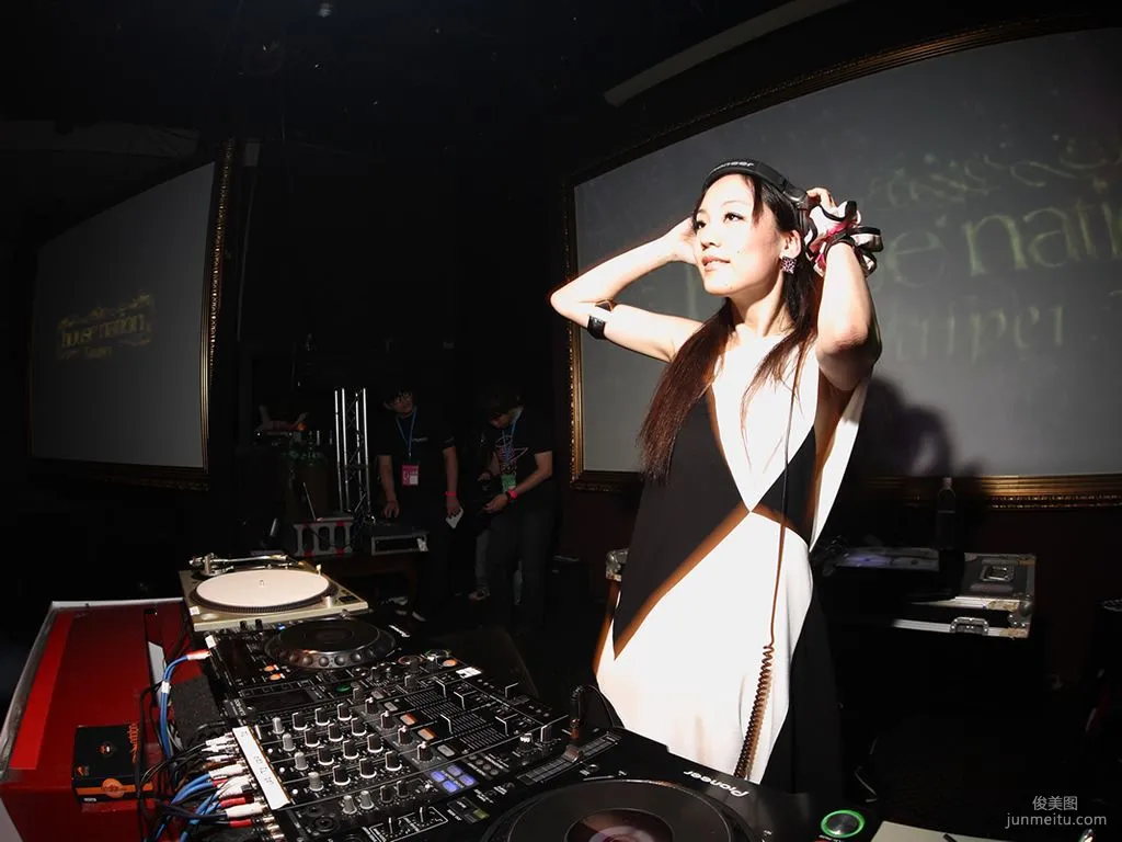 長谷川潤+鈴木亜美《IN HOUSE NATION》寫真集 [Sabra.net] 80