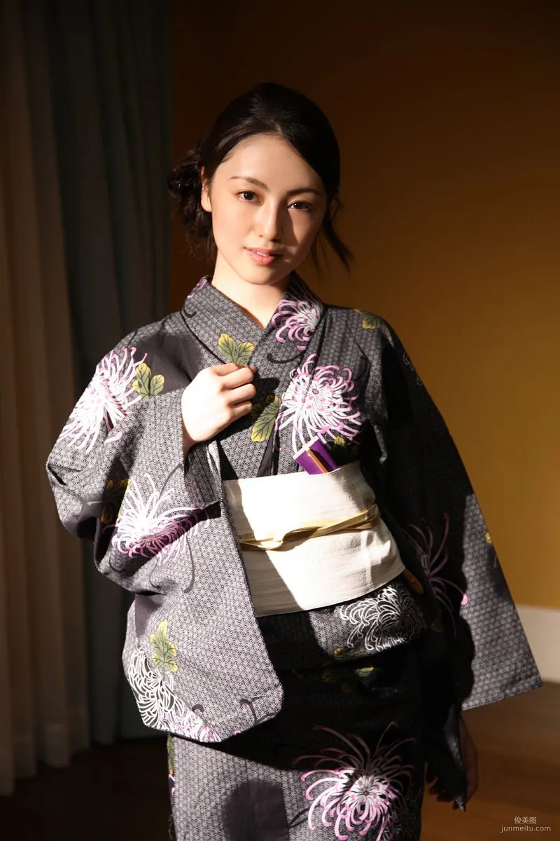 Miyuu Sawai: For-side photo 21
