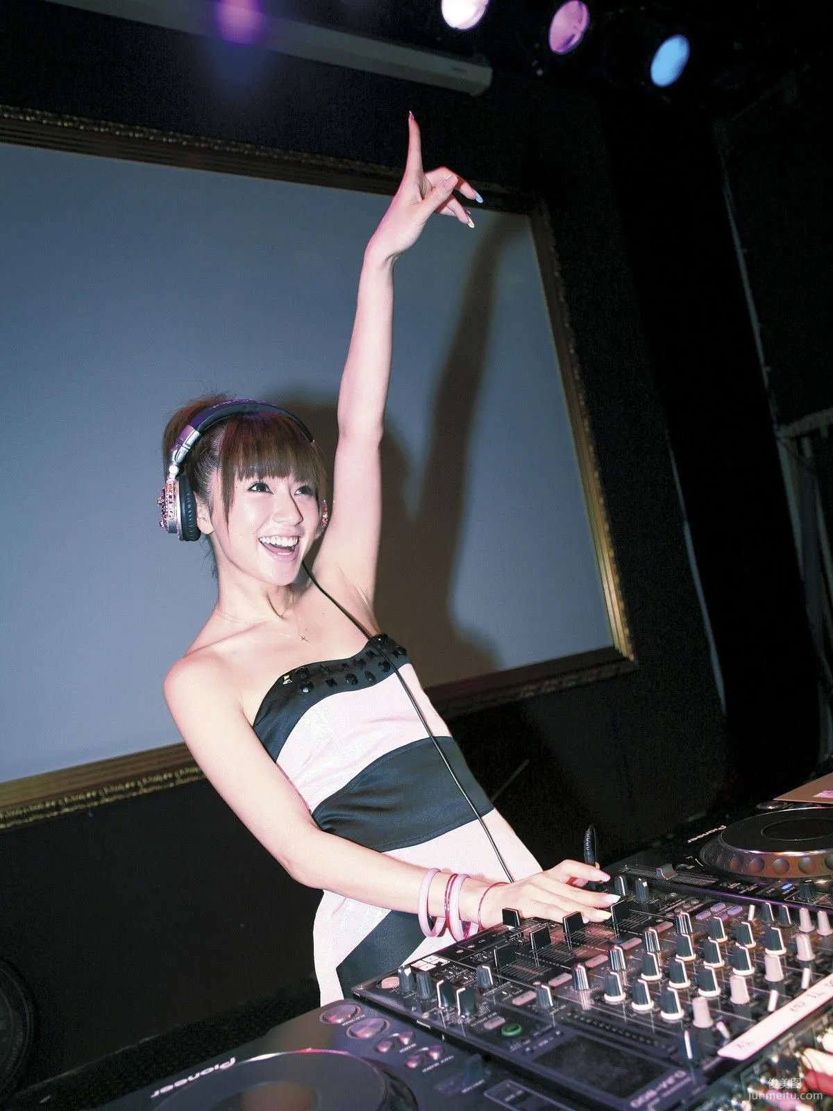長谷川潤+鈴木亜美《IN HOUSE NATION》寫真集 [Sabra.net] 3