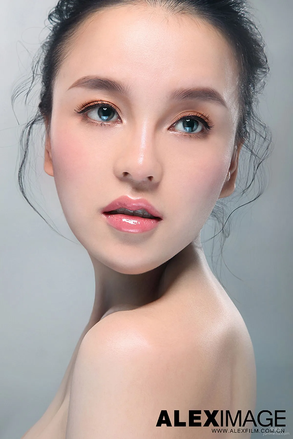 Mixed-Race Beauty Model Shi Yiyi Studio Shoot Photo Set photo 42