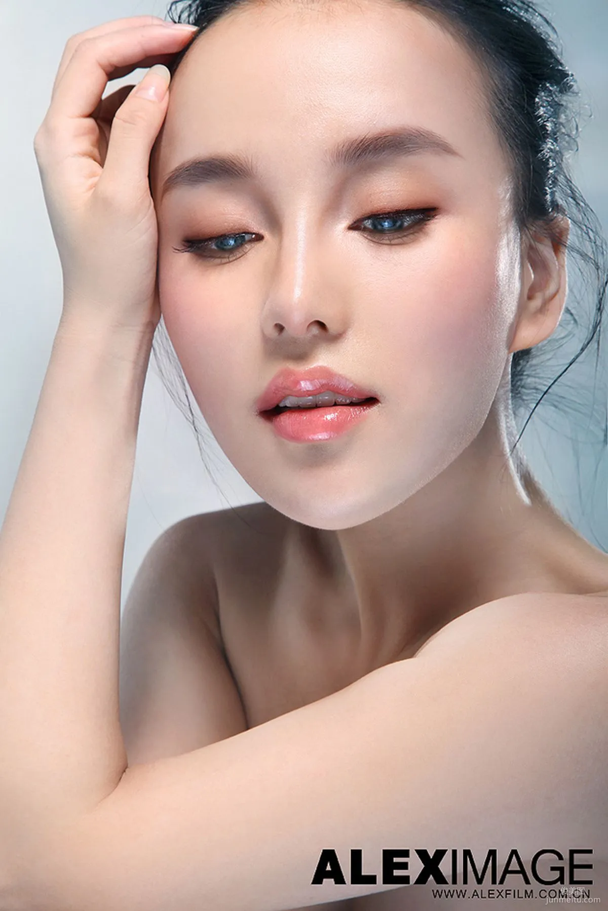 Mixed-Race Beauty Model Shi Yiyi Studio Shoot Photo Set photo 36
