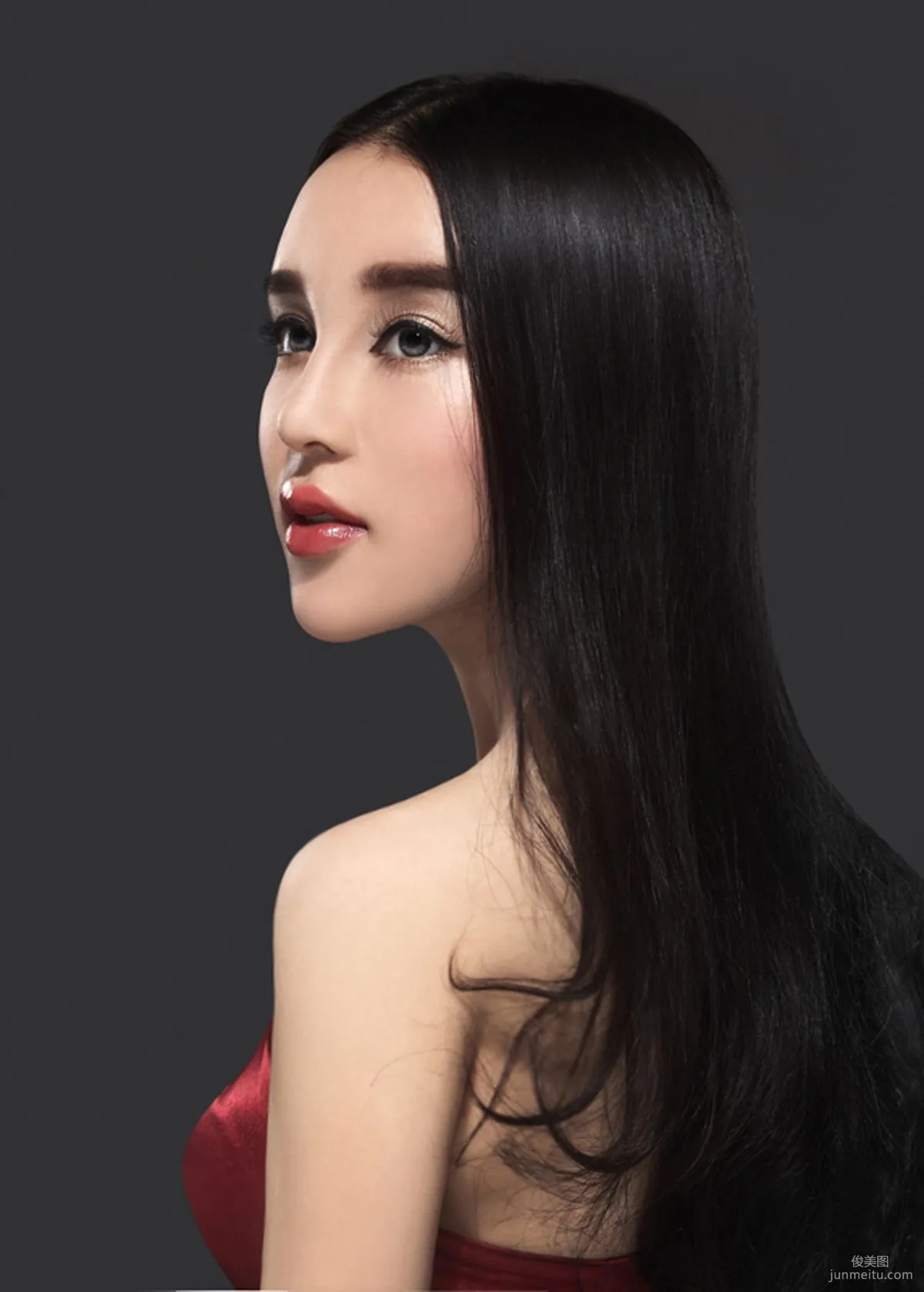 Mixed-Race Beauty Model Shi Yiyi Studio Shoot Photo Set photo 6