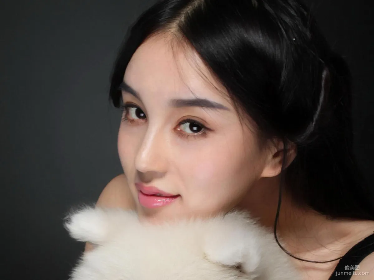 Mixed-Race Beauty Model Shi Yiyi Studio Shoot Photo Set photo 18