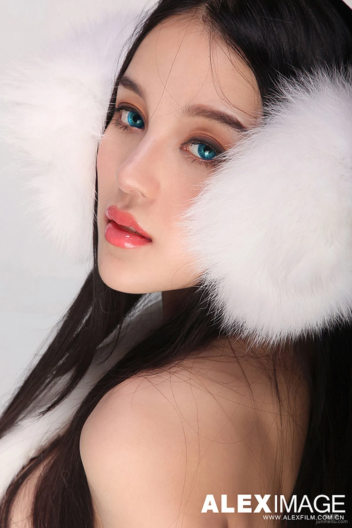 Mixed-Race Beauty Model Shi Yiyi Studio Shoot Photo Set photo 41