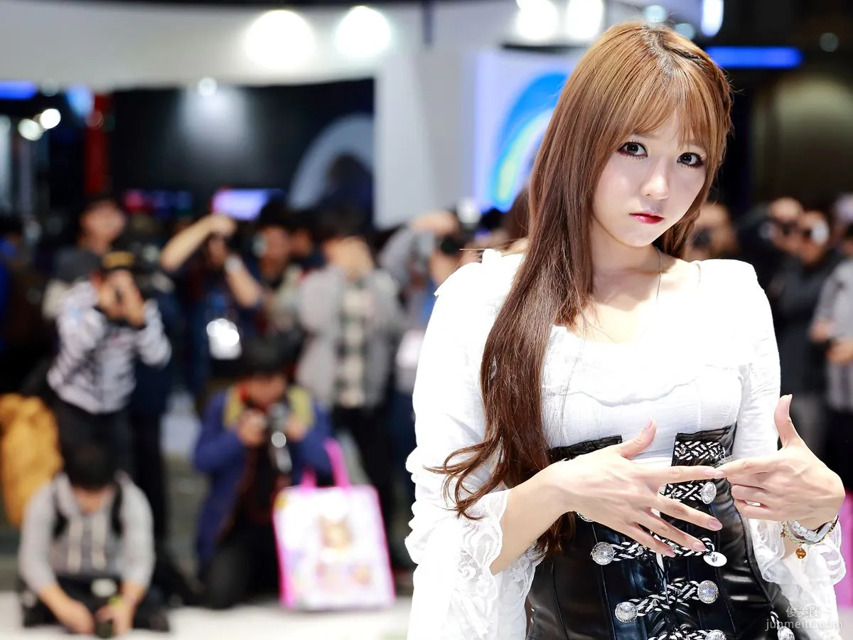 Korean ShowGirl Beauty Lee Eun Hye Booth Pictures Collection photo 12