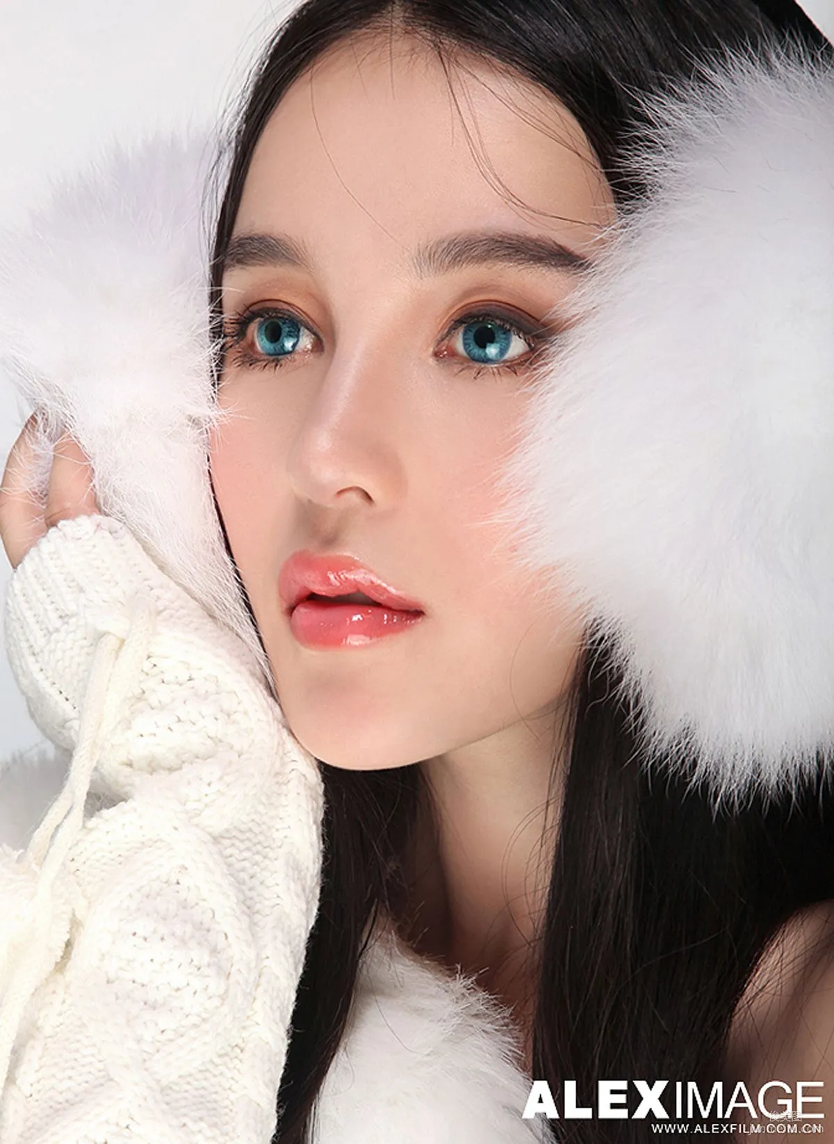 Mixed-Race Beauty Model Shi Yiyi Studio Shoot Photo Set photo 40
