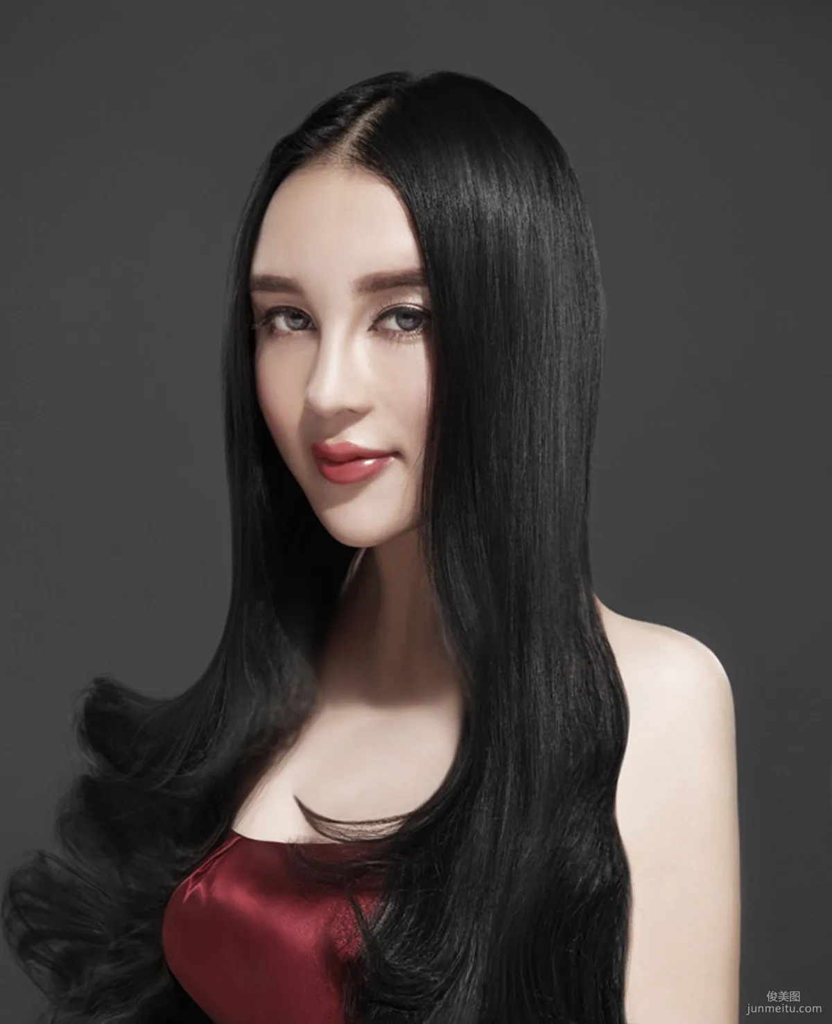 Mixed-Race Beauty Model Shi Yiyi Studio Shoot Photo Set photo 10
