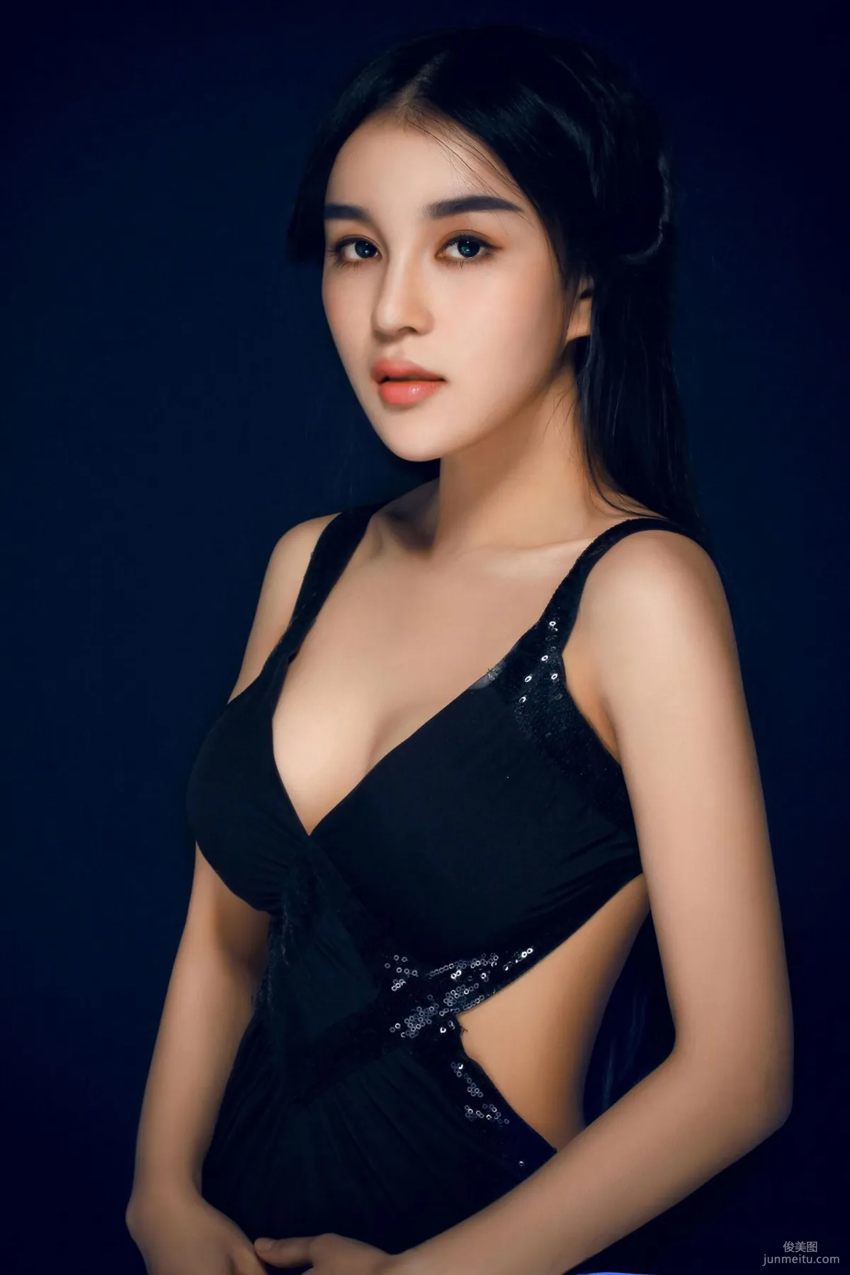 Mixed-Race Beauty Model Shi Yiyi Studio Shoot Photo Set photo 9