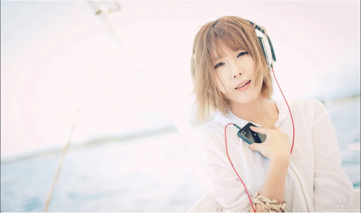 Heo Yun Mi (허윤미) "Fresh Headphone Girl" Photo Set photo 11