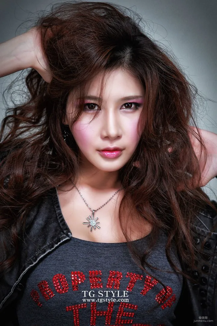 Korean Beauty Model Hwang Ga Hi, Sometimes Pure Sometimes Wild Photo Set photo 21