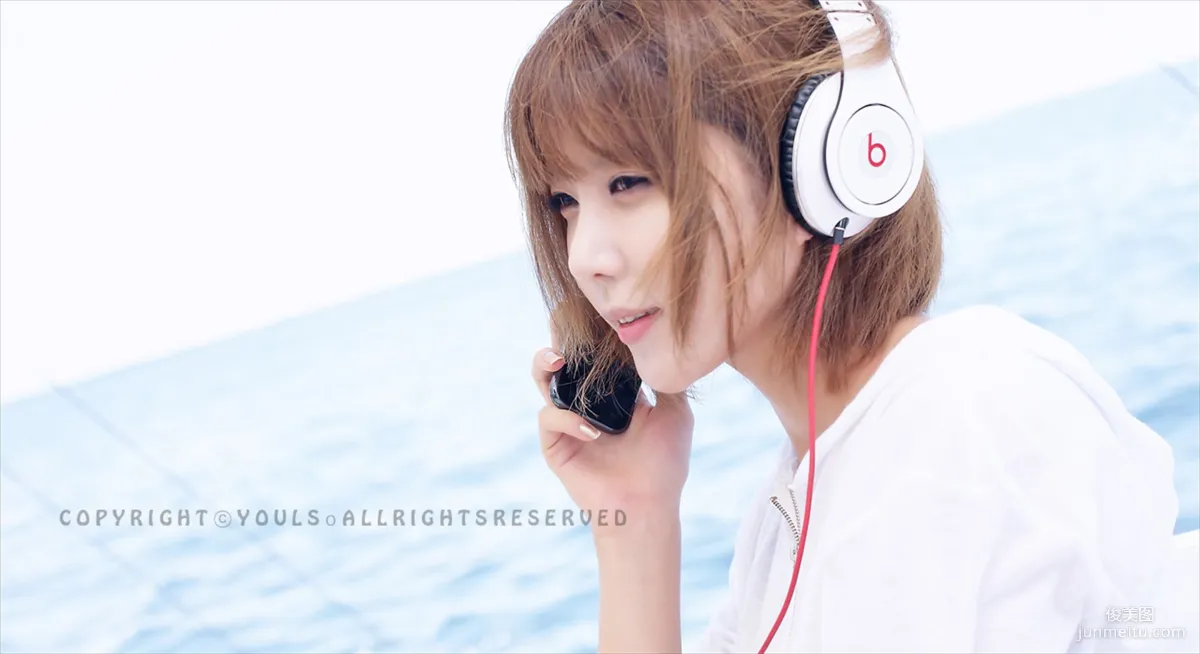 Heo Yun Mi (허윤미) "Fresh Headphone Girl" Photo Set photo 30