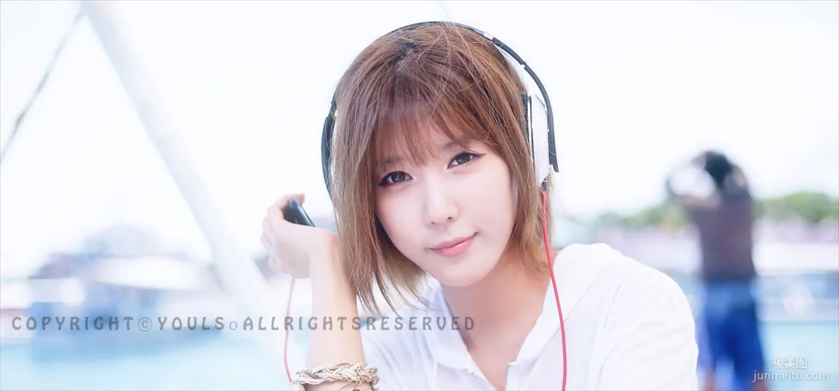 Heo Yun Mi (허윤미) "Fresh Headphone Girl" Photo Set photo 37